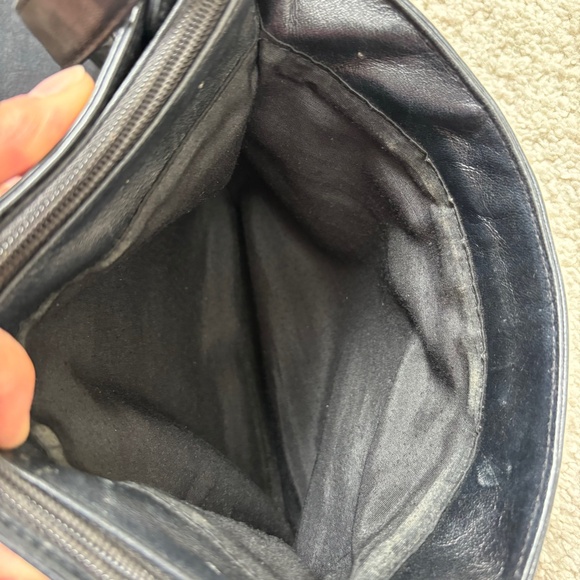 Vintage Navy leather Etienne Aigner adjustable shoulder bag - Picture 7 of 15